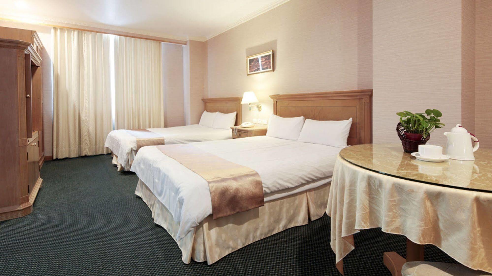 Cambridge Hotel - Yung Kang Jungkang Kültér fotó