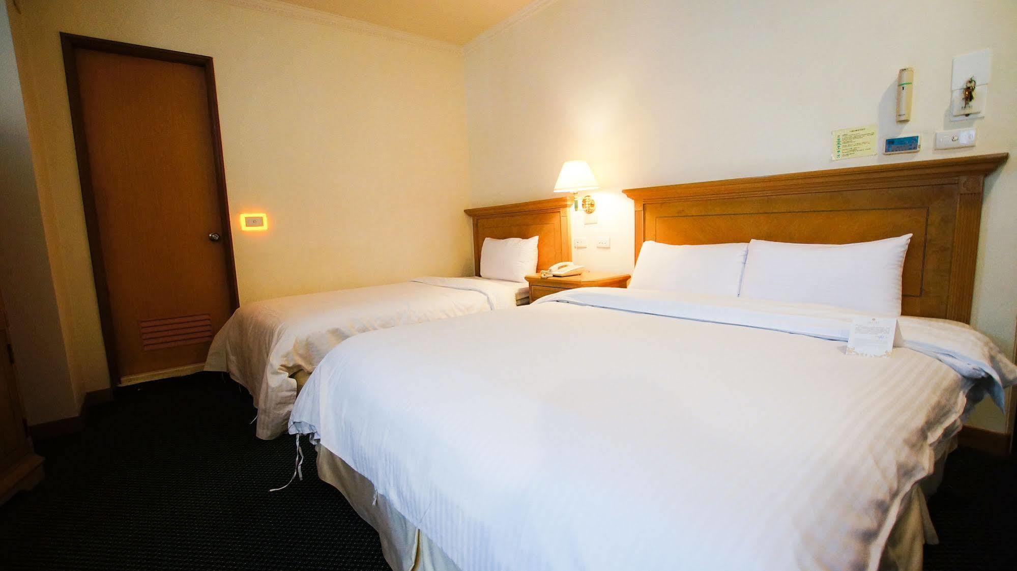 Cambridge Hotel - Yung Kang Jungkang Kültér fotó
